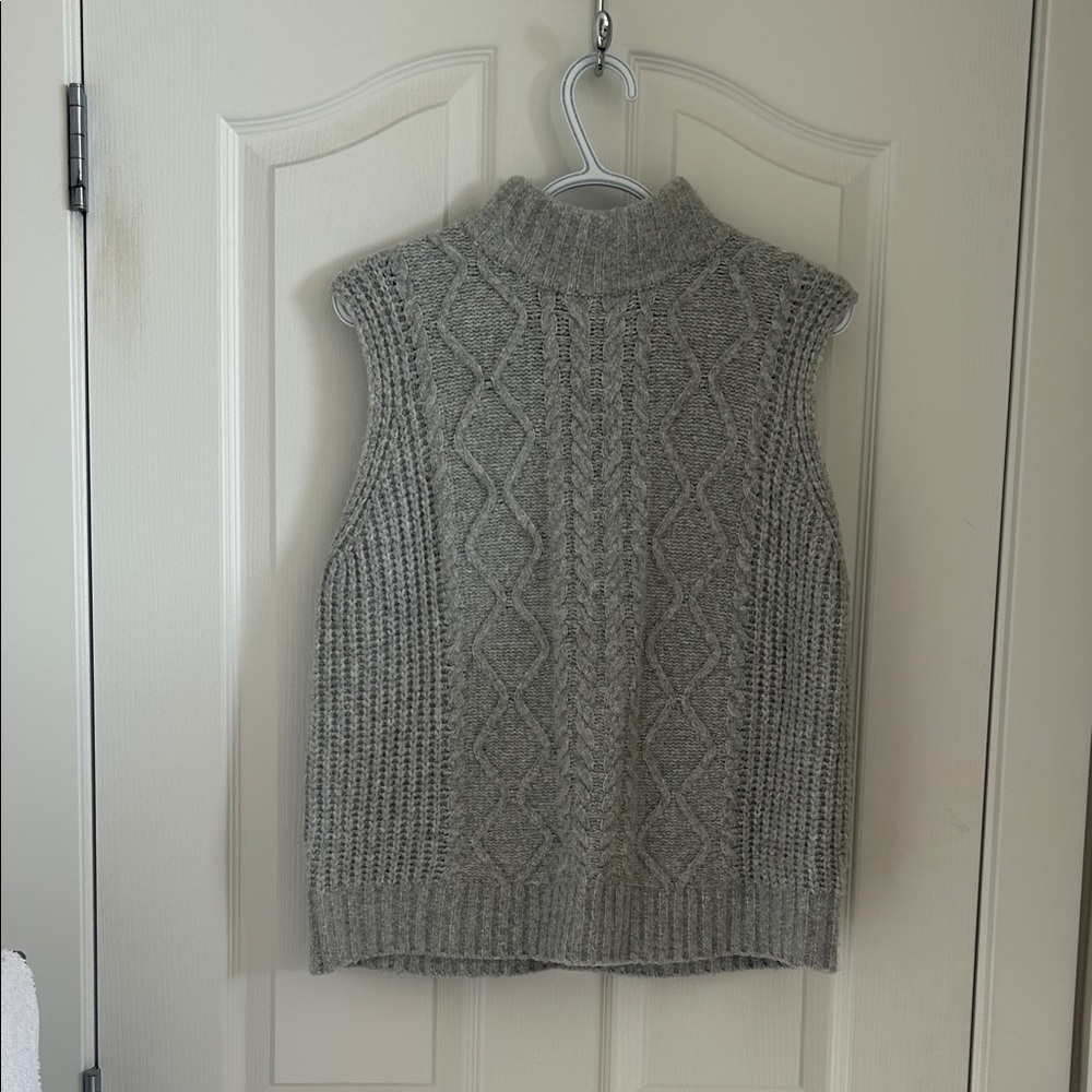 MGray Sleeveless Knit Top